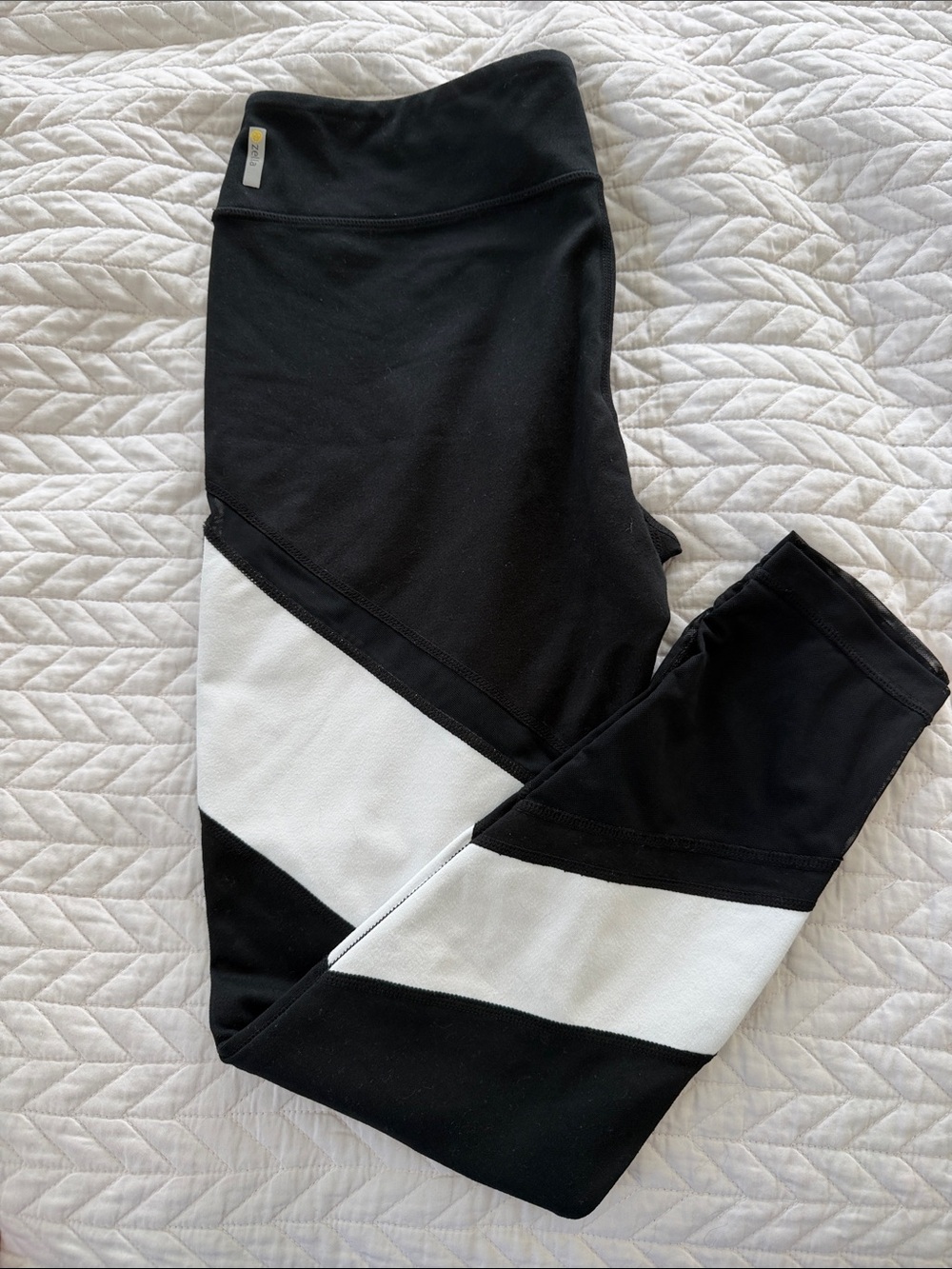 Zella Women’s Black and White Colorblock Crop Leggings